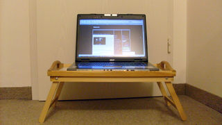 Mein Bett-Tablett mit Laptop