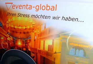 Stress Slogan an einem kleinen Transporter