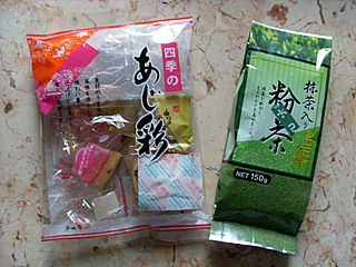 Süßigkeiten und grüner Tee aus Japan