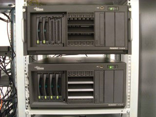 Fujitsu Siemens Server im Rack